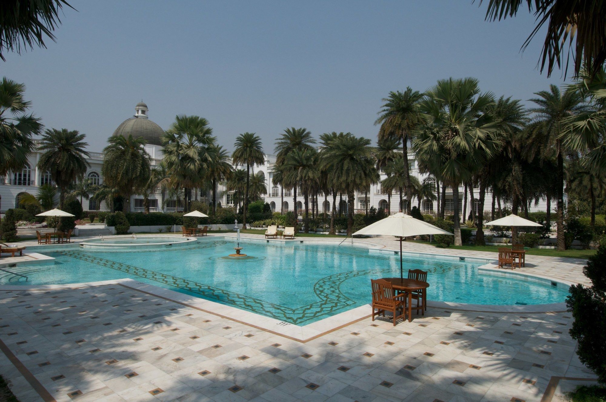 Taj Mahal Lucknow Hotell Eksteriør bilde
